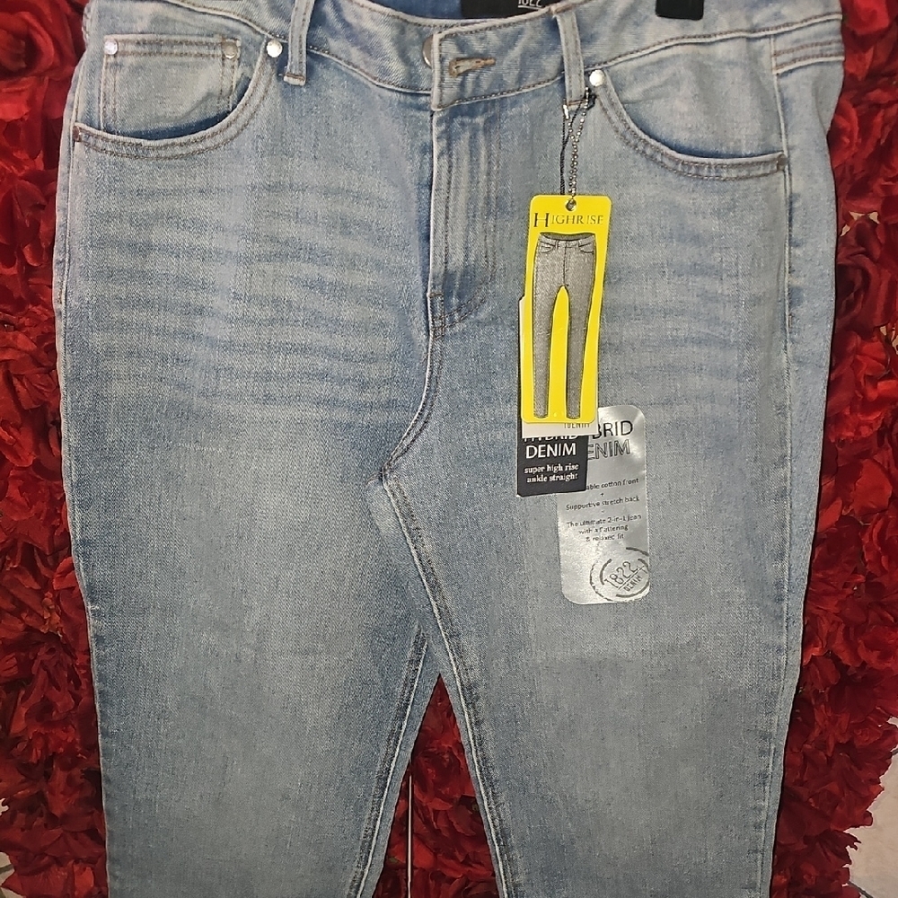 1822 NWT Women's Denim Hybrid Super High Rise Ankle Leg Jeans Size 14